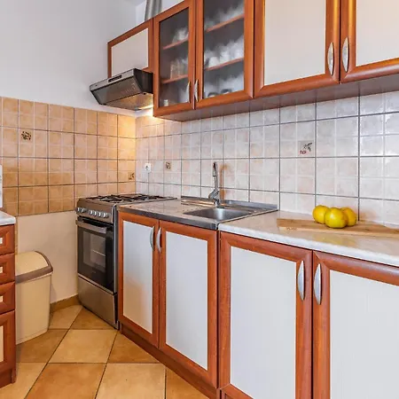 Apartamento Beautiful In With Kitchen Peroj