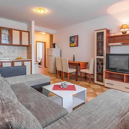 Beautiful In With Kitchen Apartamento Peroj