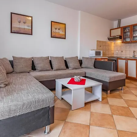 Beautiful In With Kitchen דירה